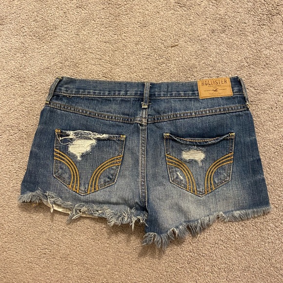Hollister ripped jean shorts - Picture 3 of 3